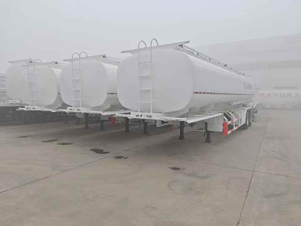 3Units 40000L PALIVE TANK PAVIDEJÍCÍ PŘIPOMÍNA