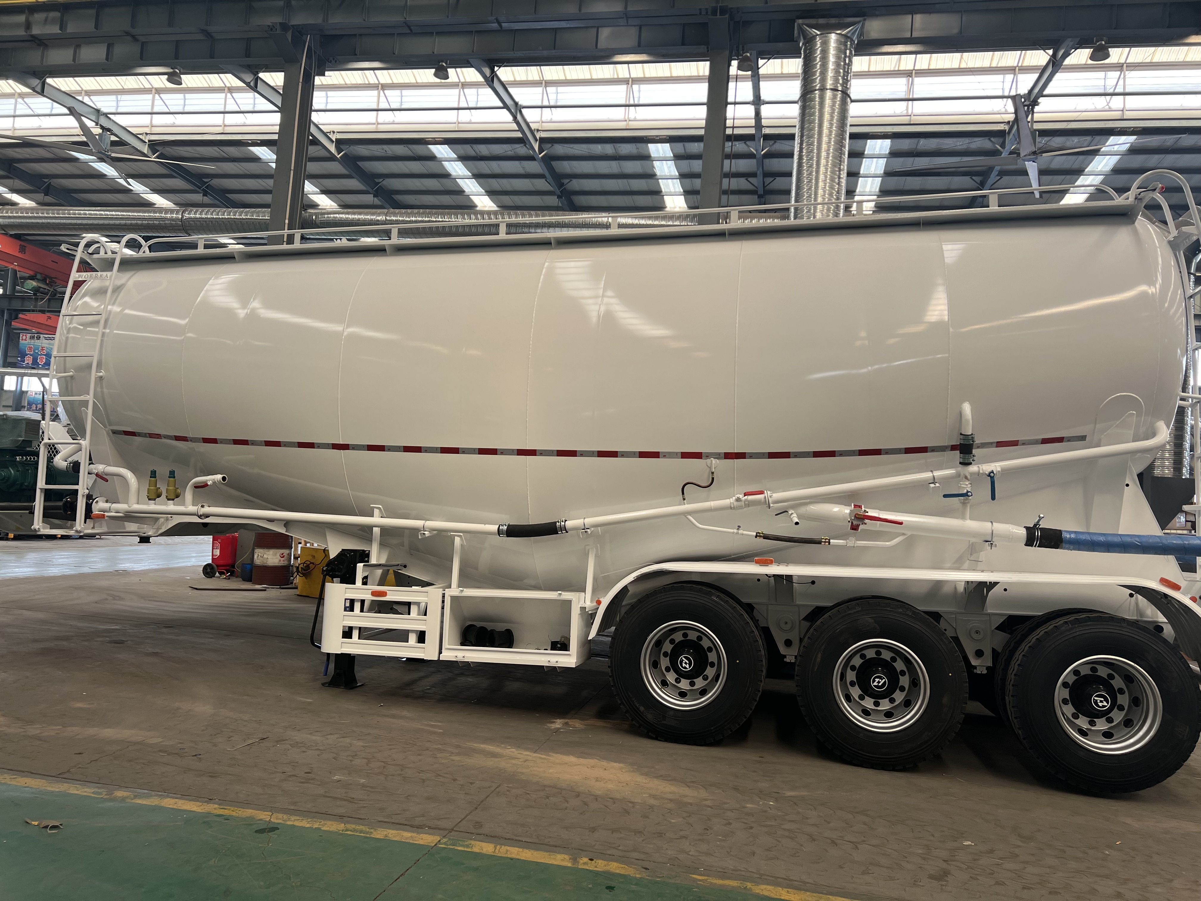 DERUN CEMENT TURKER TRUCKS DOVOLENO do Zambie a posilovat místní dopravní infrastrukturu