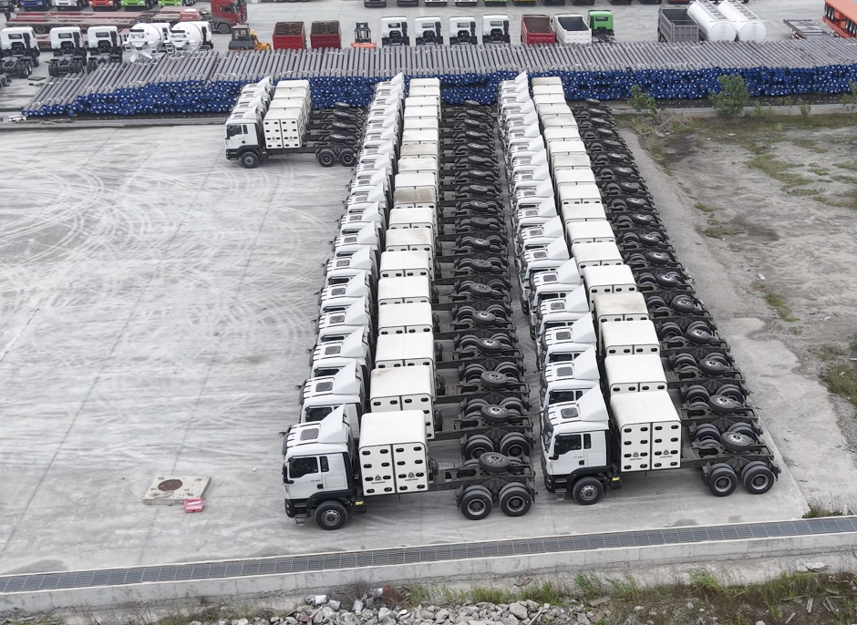 Důsledná doručovací služba si získává další uznání! 40 tahačů Sinotruk TX 6x4 CNG úspěšně odesláno do Nigérie.